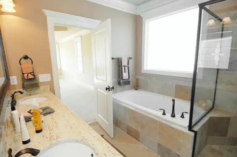 Bathroom Remodeling vs. Bathroom Renovation – What’s the Difference?